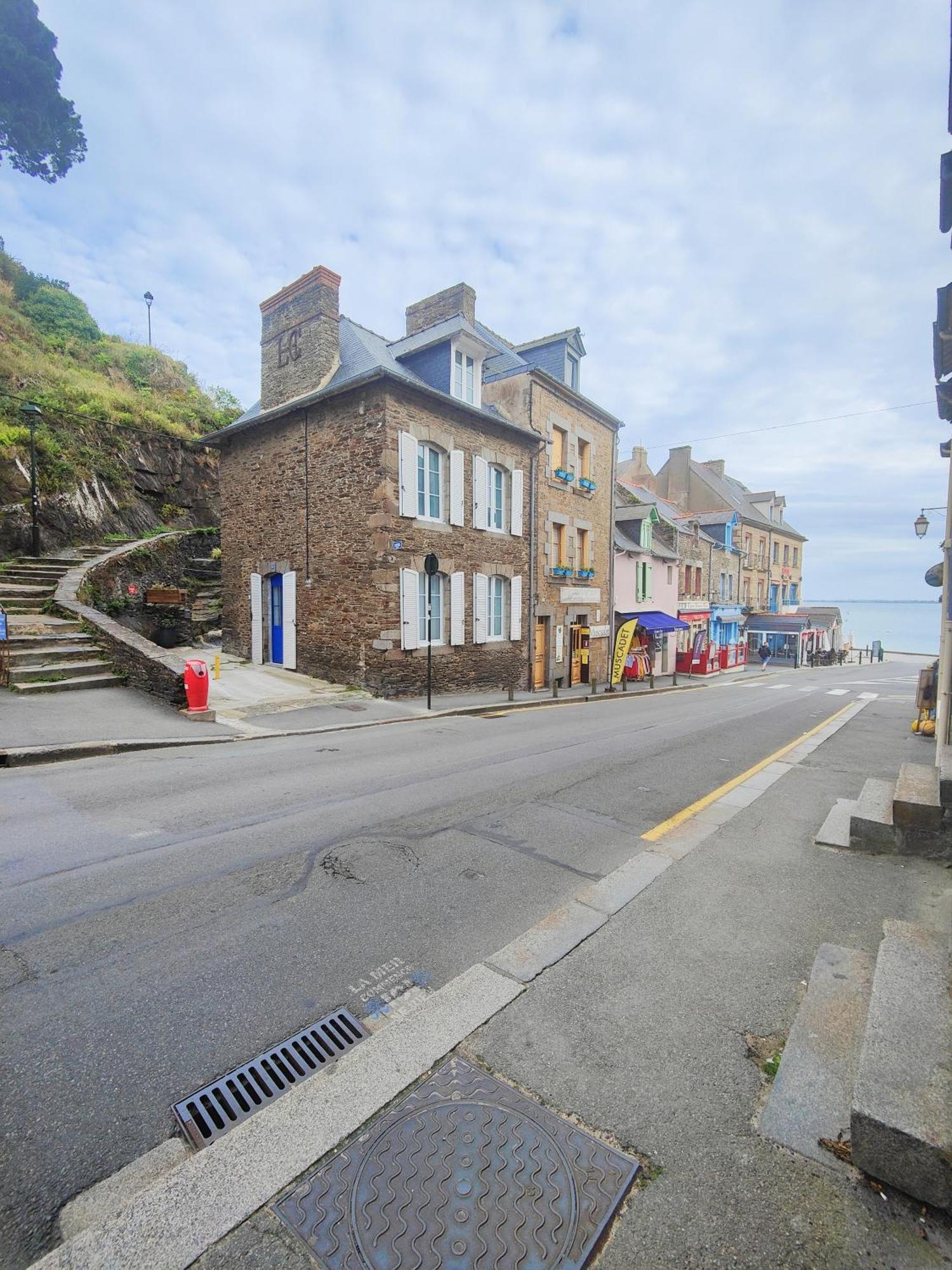 L'abri Du Port By Mrodbnb - Maison Neuve - 25m & Resto - Cine - Cheminee - Popcorn * Cancale